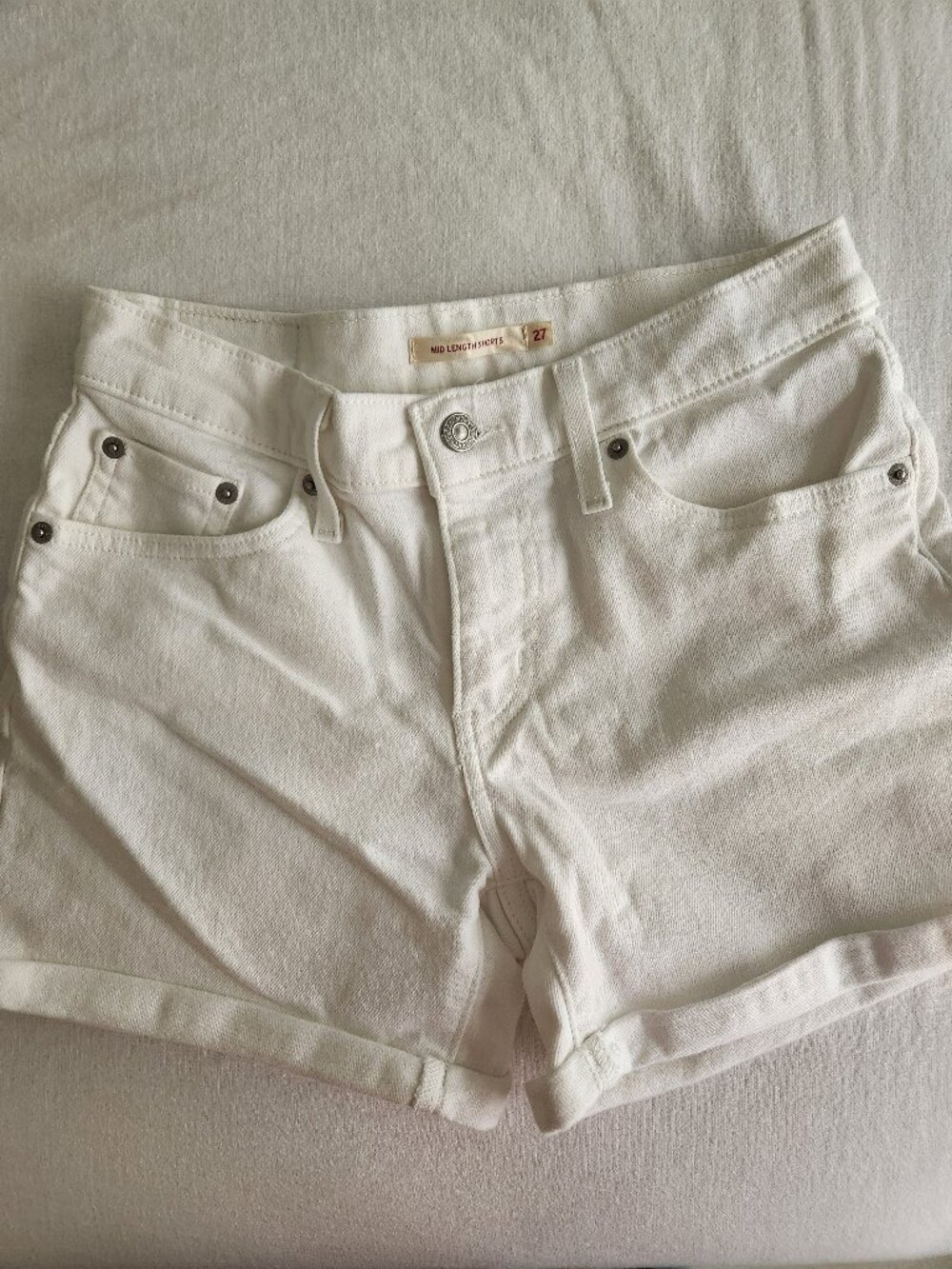Levi’s Shorts Women’s Size 27 Mid Length Chalk White
